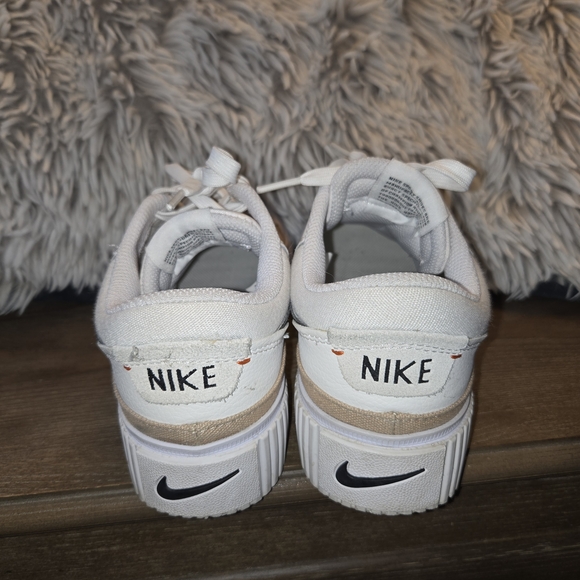 Nike White and Black Sneakers - Picture 2 of 3